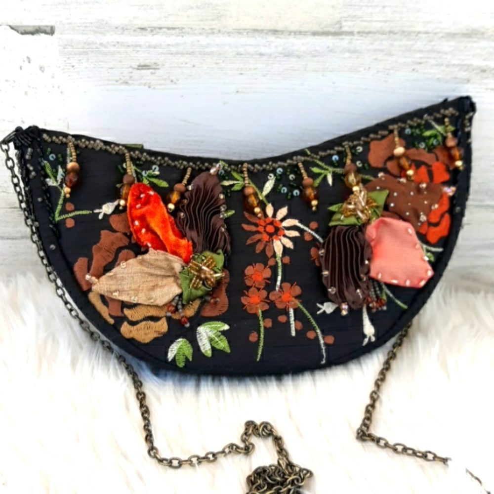 EUC VTG MARY FRANCES SMALL CRESCENT CROSSBODY BAG - Picture 6 of 15